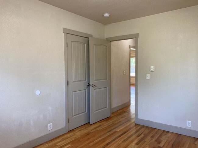 Building Photo - STUDENTS WELCOME! Charming 3 Bed 2 Bath Single Family Home in Old Town