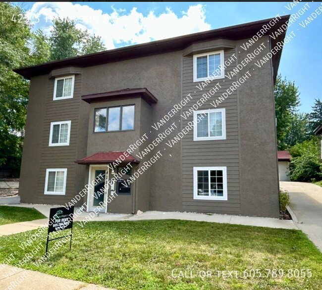 Building Photo - 425 S Thompson Ave