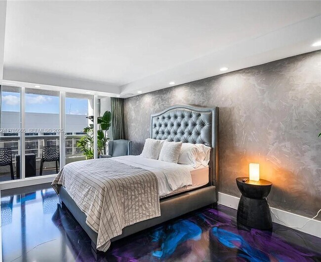 Building Photo - 1717 N Bayshore Dr