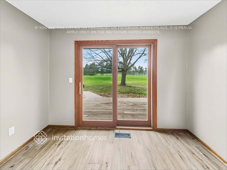 Building Photo - 7015 W Shadow Lake Dr