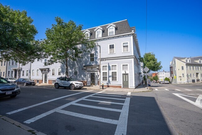 Building Photo - 352 W 3rd St