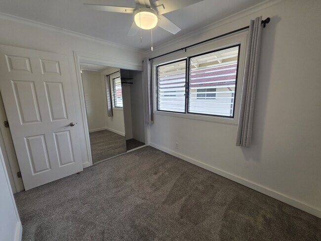 Building Photo - 350 Aoloa St