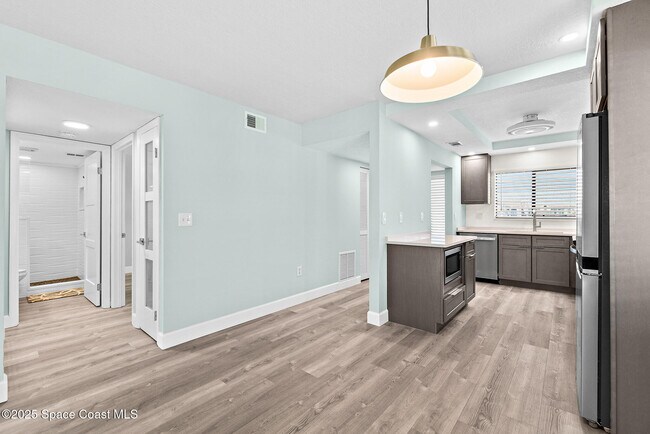 Building Photo - 551 S Brevard Ave