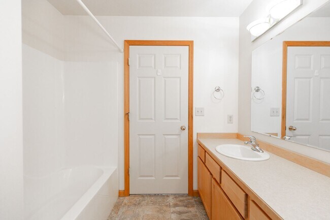Building Photo - Centrally located Home with an Attached Garage