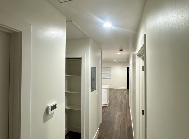 Building Photo - Beautiful Hayward 3/1!  Please read entire ad for viewings
