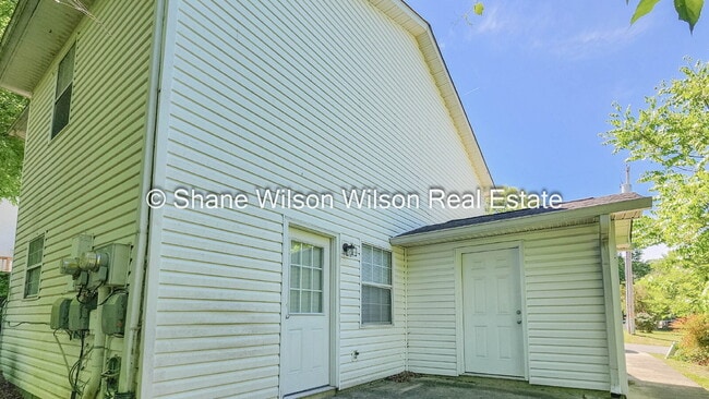 Building Photo - Cozy 2 Bedroom 1-1/2 Bath Duplex in Rossville.  Come View today!!