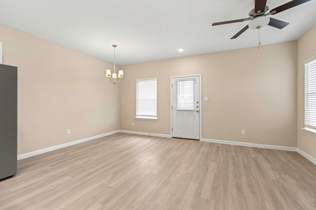 Building Photo - ONE MONTH FREE RENT