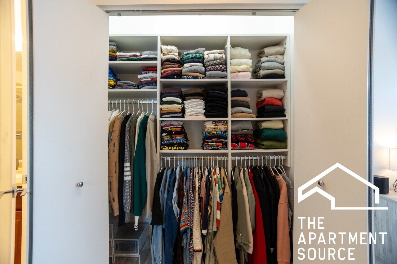 Building Photo - 330 N Clinton St