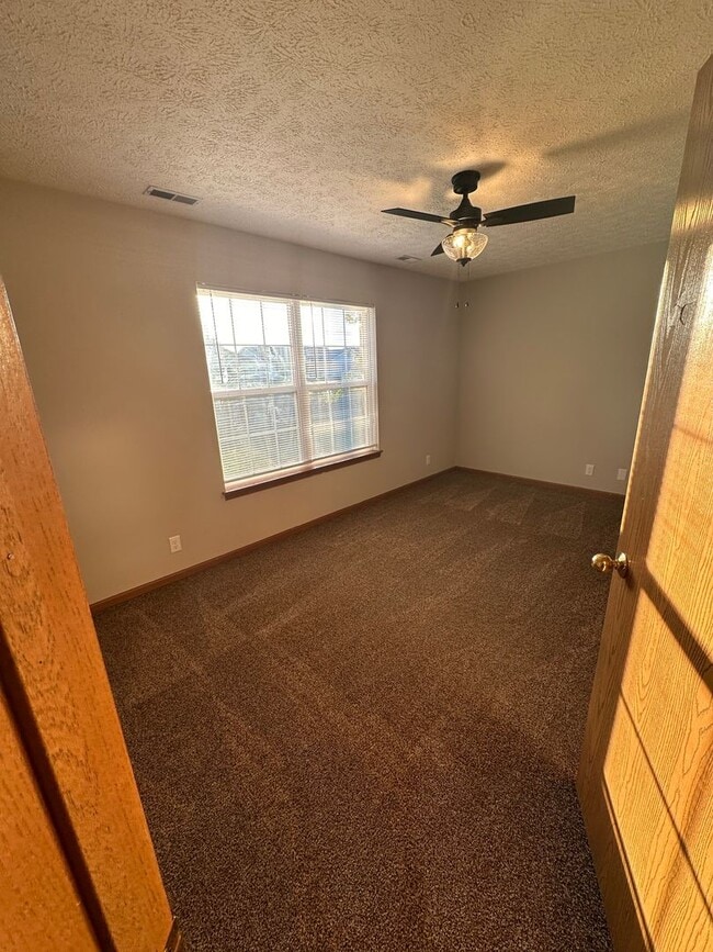 Building Photo - 1828 Starks Cir