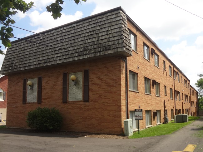 Building Photo - Coach Arms Apartments