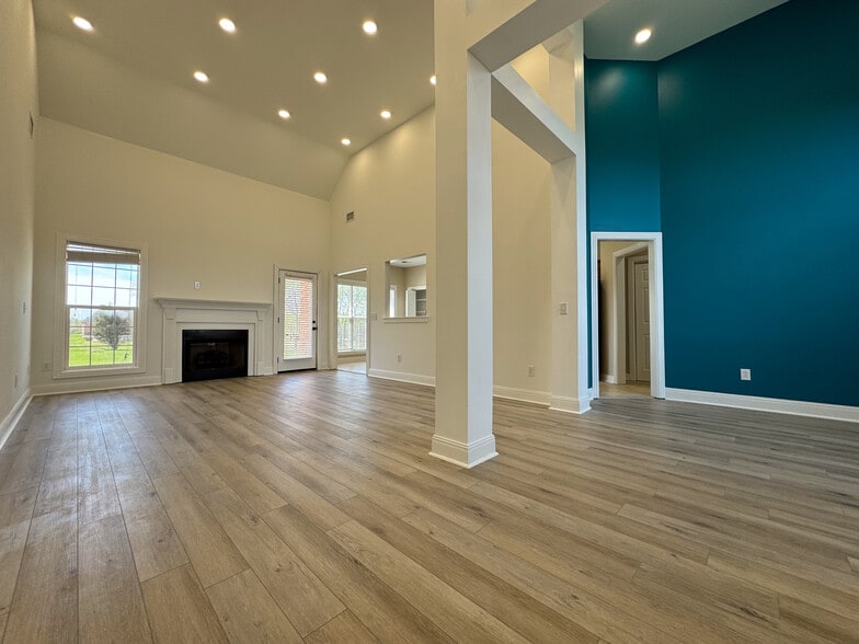 Living Room - Dining room - 806 Muscogee Way