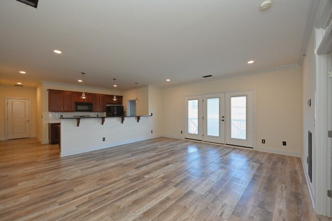 Building Photo - Spacious Germantown Gem!