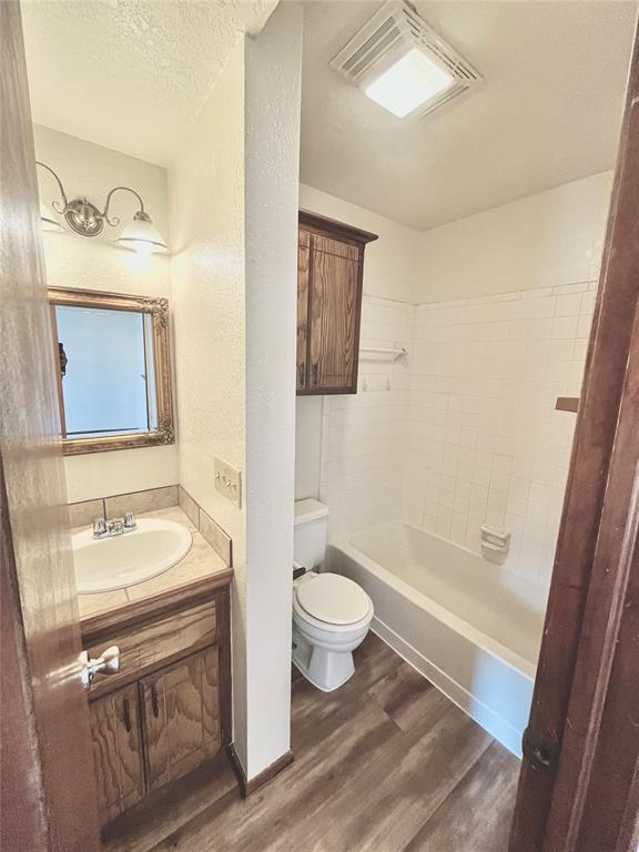 Building Photo - 1901 E Lindsey St