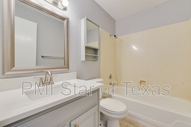 Building Photo - 2801 Hickory Bend Dr