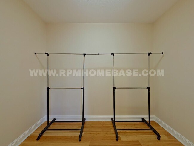 Building Photo - Elegant 2-Bedroom Home with Bonus Flexible...