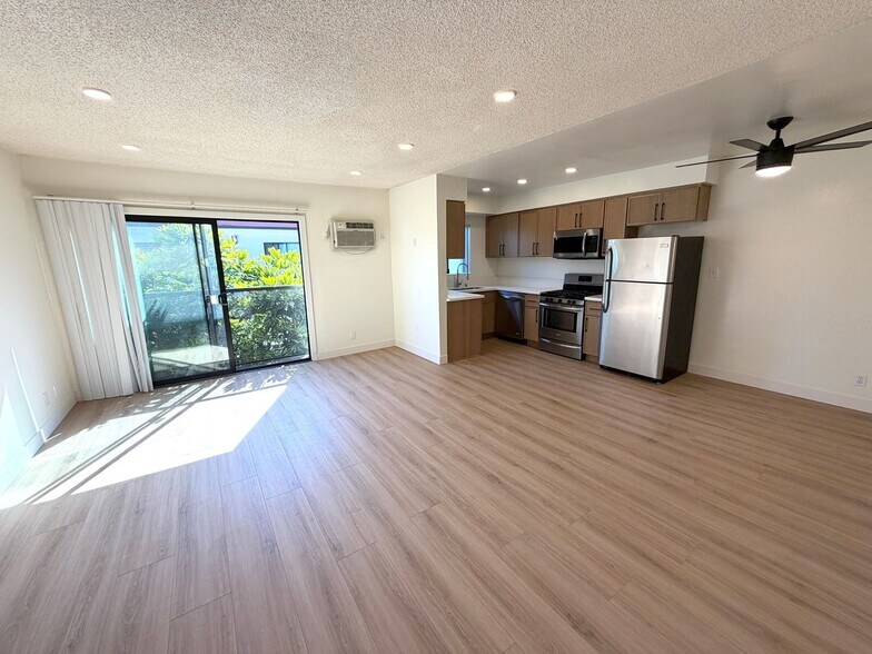 Building Photo - 3510 Clarington Ave