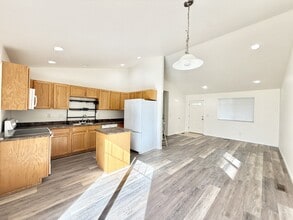 Building Photo - 1952 E 11th St