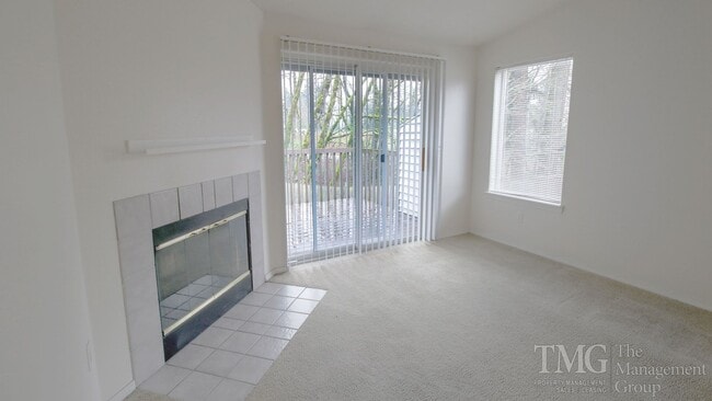 Building Photo - Roomy One Level 2 Bdrm Duplex w/ Open Floo...