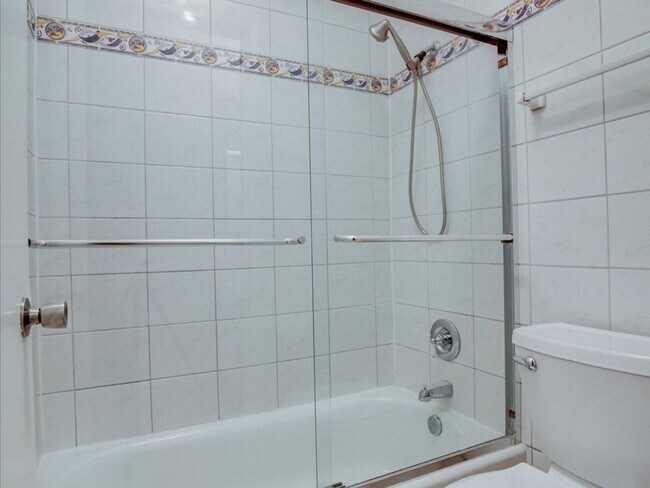 Building Photo - 2 Bedroom 2 Bathroom Retreat with Community Pool & Spa!