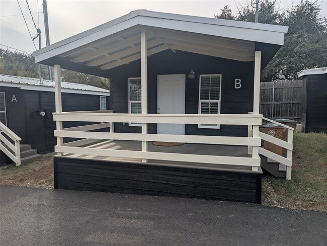 Building Photo - 3019 E 12th St