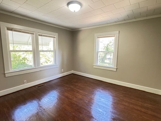 Building Photo - 505 E 5th St