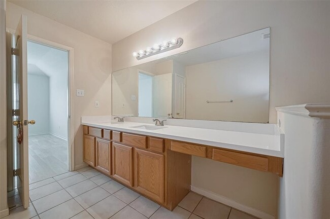 Building Photo - 4811 Tracemeadow Dr