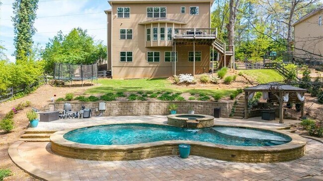 Building Photo - 925 Upper Hembree Rd