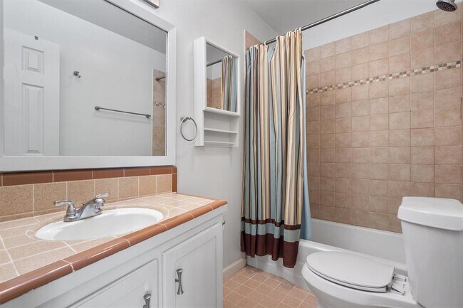 Building Photo - 1304 Mariposa Dr