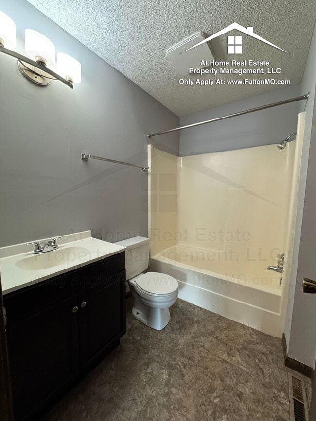 Building Photo - 533 Collier Ln