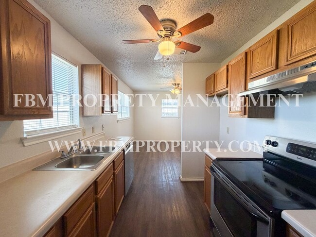 Building Photo - 493 Bryant Ave