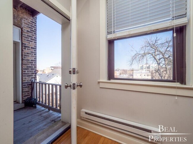 Building Photo - 1 bedroom in CHICAGO IL 60647