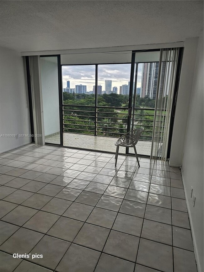 Building Photo - 20500 W Country Club Dr