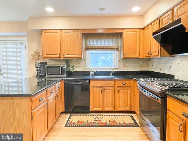 Building Photo - 20 Cedarwood Ct