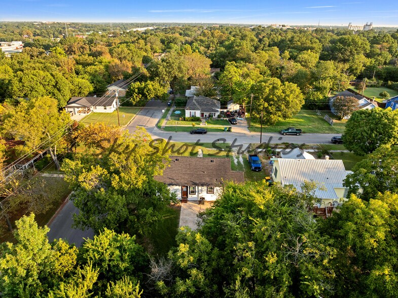 Building Photo - 326 W Rainey St