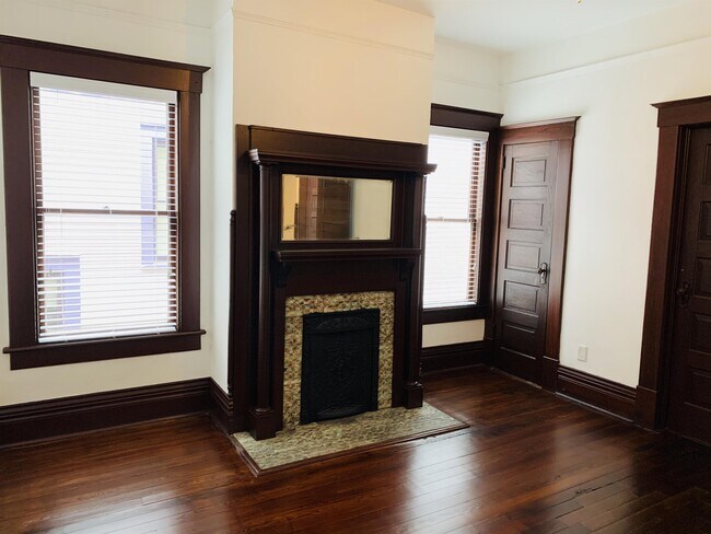 Building Photo - 19 E 40th St