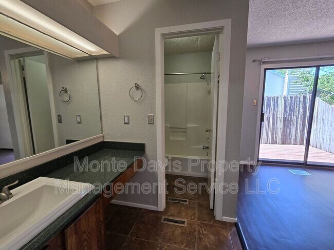 Building Photo - 1713 Cinnamon Path