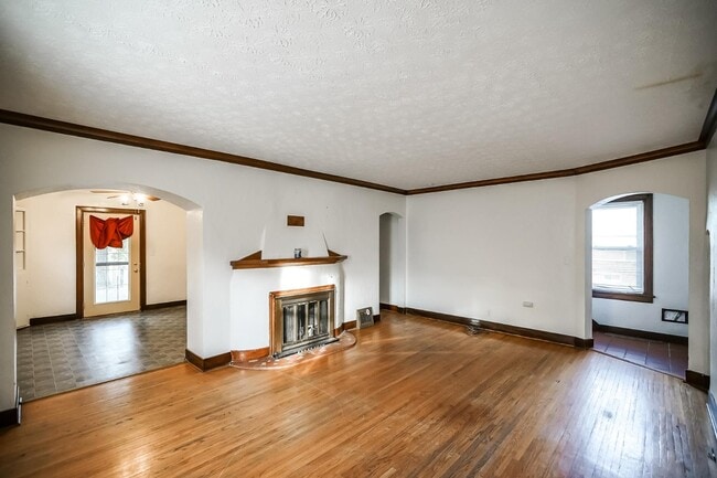 Building Photo - 409 E Melbourne Ave