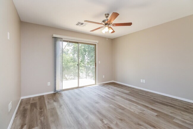 Building Photo - 40204 Calabria St