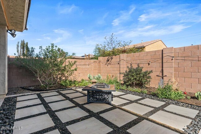 Building Photo - 2674 E Cherry Hill Dr