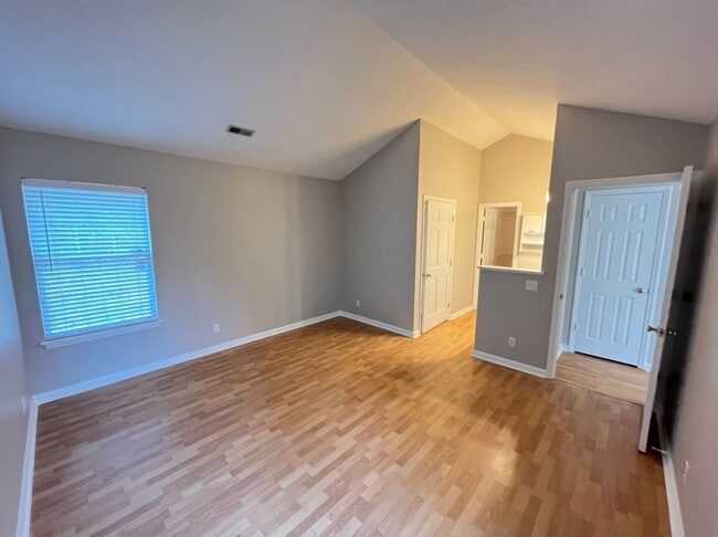 Building Photo - Fantastic 2 bedroom Durham House