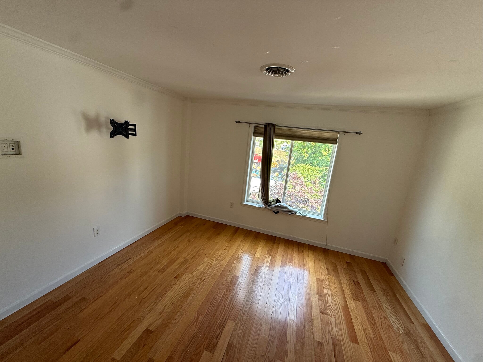 Bedroom 2 - 9 Edison Ave