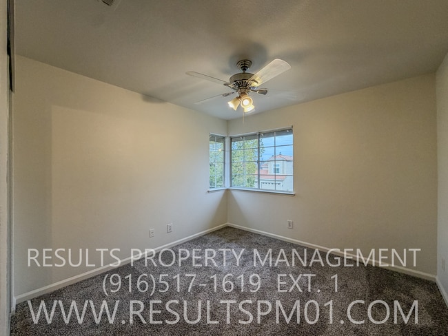 Building Photo - Beautiful Rocklin Light and bright Home!