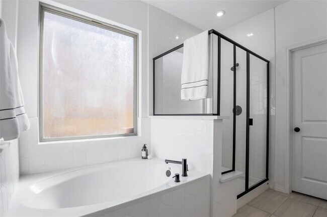 Building Photo - 2233 Santa Isabella Dr