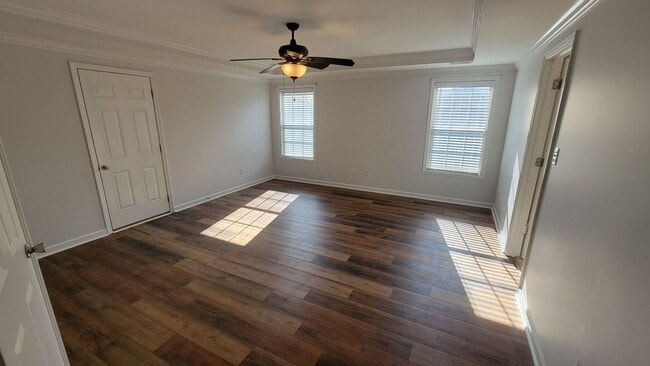 Building Photo - The 5 Bedroom You've Been Looking For!!