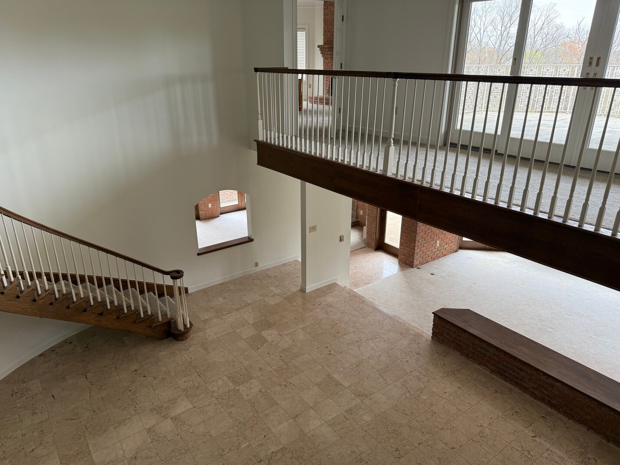 Center Hallway - 18020 Edwards Ferry Rd
