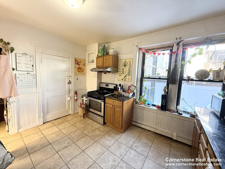 Building Photo - 60 Empire St