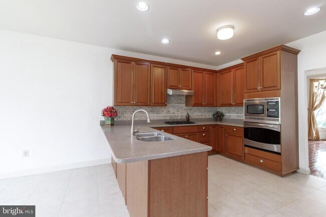 Building Photo - 17 Landon Way