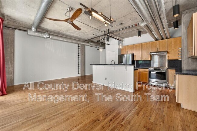 Building Photo - 3201 Shoshone St