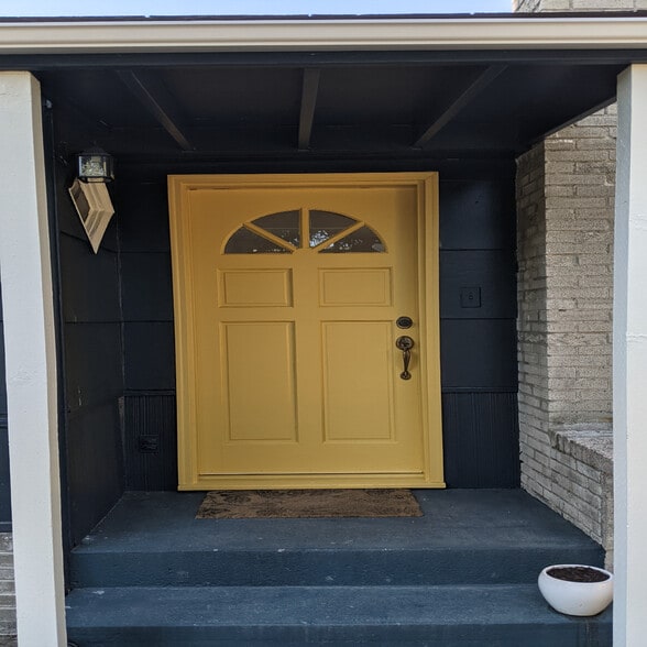 Building Photo - 1036 NE 102nd St