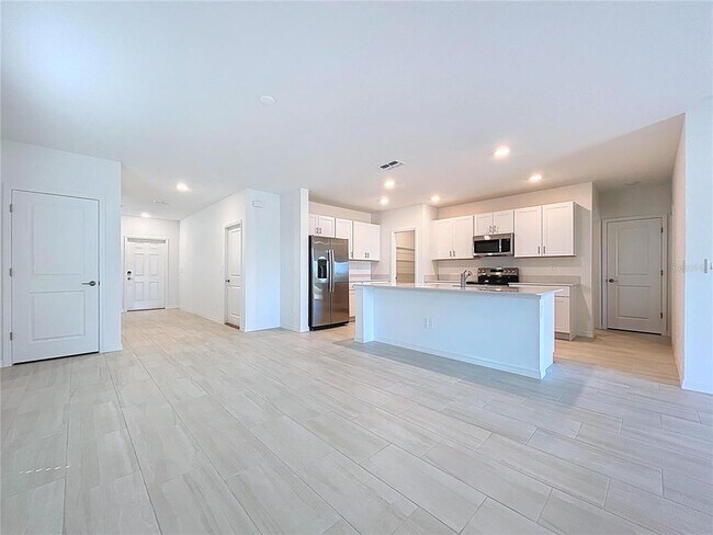 Building Photo - 17498 Happytrails St